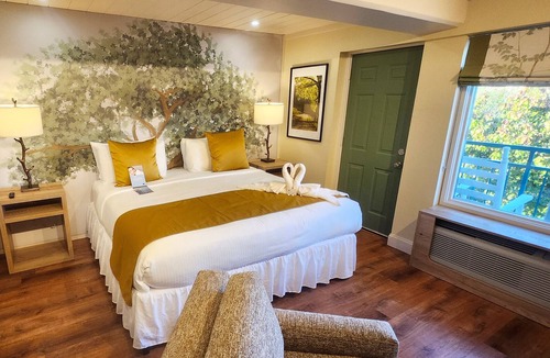 Pigeon Forge Hotel | Arbors at Island Landing Hotel & Suites