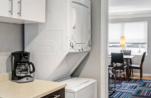 Brookwood Apartment | (B2bI) Clean, Cozy, Convenient Condo in Buckhead w/Free Parking