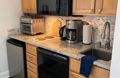 Acme Condo | 🏖️ Bayfront Shores Condo | Private Beach Sunset Views ➠ 5682