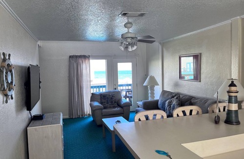 Freeport Condo | Beachfront One Bedroom Condo with a Pool/2 nights or 7 nights. Pet friendly!