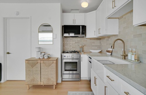 El Porto Apartment | Beachside 1BR Escape-King Bed +Full Kitchen