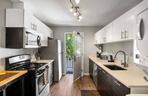 Brookwood Apartment | Brookwood Courtyard by BCA Furnished Apt