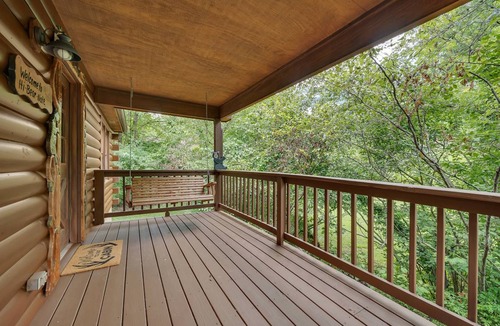 Pigeon Forge Cabin | Cabin ∙ 1 bedroom ∙ 4 guests