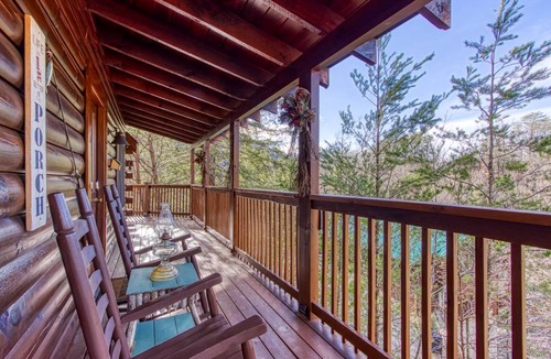 Pigeon Forge Cabin | Cabin ∙ 2 bedrooms ∙ 8 guests