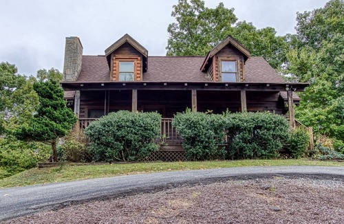 Pigeon Forge Cabin | Cabin ∙ 2 bedrooms ∙ 6 guests