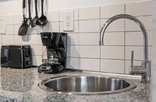 Brookwood Apartment | (CCK) Modern Studio, Walkable to Midtown, 1 Block from MARTA