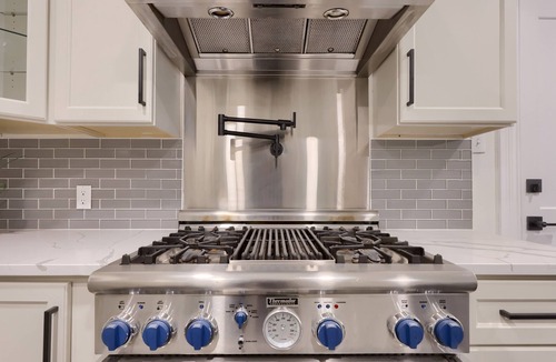 Lancaster House | Central Luxury 3-Level Home - Rooftop + Garage