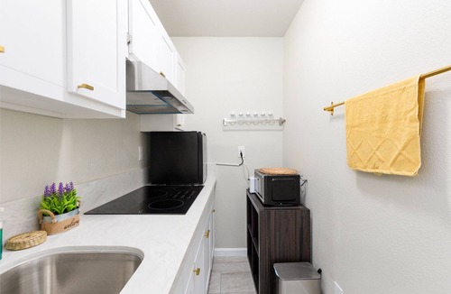 Compton Apartment | Comfortable Compton 2 Bed APT 3