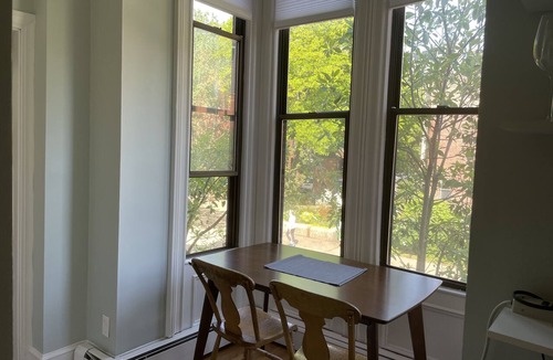 Columbus Apartment | Cozy, Adorable 1-bedroom apartment - in tourist area. Sleeps 4