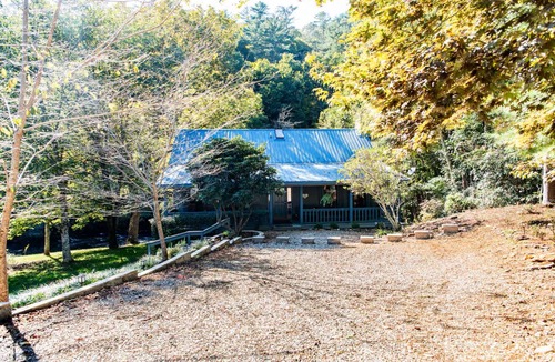 Suches Cabin | Cozy Cabin on the Toccoa River - Fireplace, Screened Porch, Fishing, & S’mores