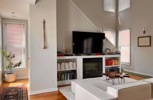Prospect House | Cozy Loft with Ample Sunlight