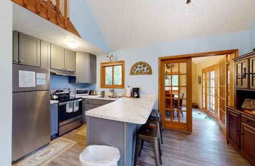 Glen Arbor House | Creeping Snails