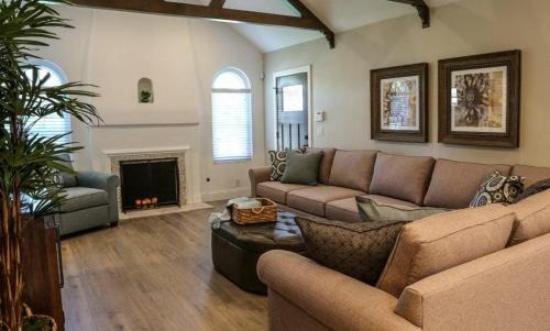 Santa Ana House | Destination #34