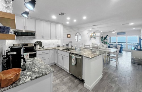 Vilano Beach Condo | DIRECT Oceanfront, FULLY-UPDATED 2BR/2BA, Vilano Bch, 7 mins to downtown St.Aug!