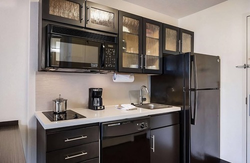Burlington Hotel | Discover the Museum of Science - Family Property! Parking Available!
