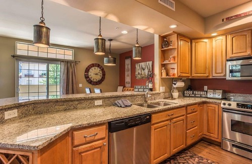 Leavenworth Condo | Downtown Corner Unit with Views
