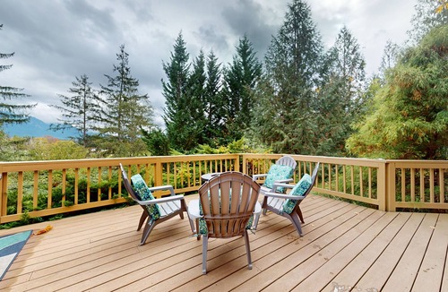 Startup Cabin | Eco-friendly log cabin with amazing views, deck, covered porch, grill, & firepit