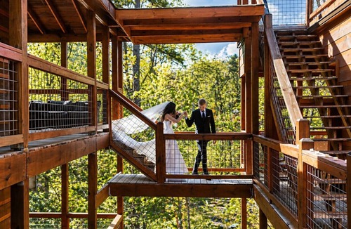 Pigeon Forge Cabin | Elegant Elite Estate — Wedding Venue w/Lodging