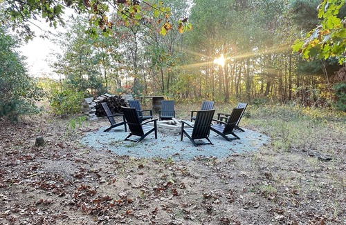 Benton Harbor Cottage | Enjoy your Saffron Farms stay: Wooded Serenity on 18 Acres — Wine & Golf Nearby