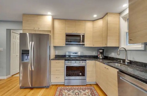 Brook Farm Apartment | Entire rental unit hosted by Tomasz