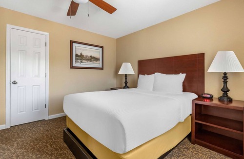 Berkeley Hotel | Excellent Choice! Enjoy Outdoor & Indoor Pools, Unit w/Full Kitchen!