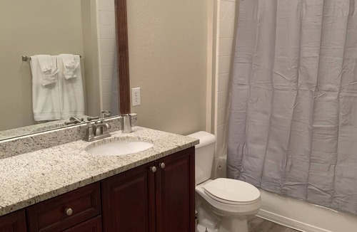 Alpharetta Apartment | Fabulous Two Bedroom Two Bath with sunroom in Alpharetta