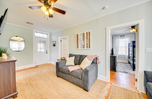 Zanoni Apartment | Family-Friendly Main St Gloucester Apt w/Balcony!