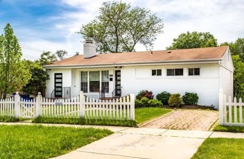 Forest Glen House | Forest Glen Silver Spring Gem - Parking
