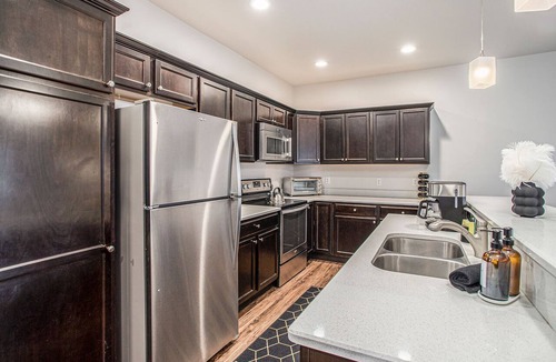 Stevensville Condo | Gatsby Place | Beaches | Grand Mere | Wineries
