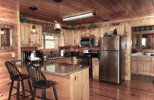 Pigeon Forge Cabin | GORGEOUS VIEWS of the SMOKIES ~ Centrally Located ~ Wifi ~ DreamBeds ~ Keurig
