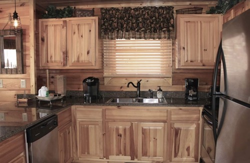 Pigeon Forge Cabin | GORGEOUS VIEWS of the SMOKIES ~ Centrally Located ~ Wifi ~ DreamBeds ~ Keurig