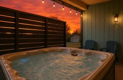 Pigeon Forge House | Guest Favorite Cottage Nr Dollywood Hot Tub, Fire Pit, Cable, New Deck