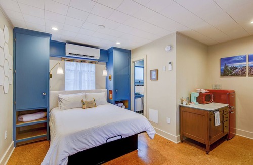 Boone Hotel | Historic Blue Ridge Tourist Court - Queen Standard (Pet Friendly)