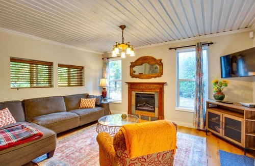 Mapleton House | Historic Mapleton Cottage w/River Views & Hot Tub
