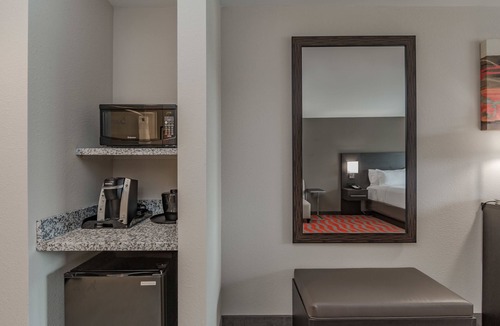Mishawaka Hotel | Holiday Inn Mishawaka by IHG