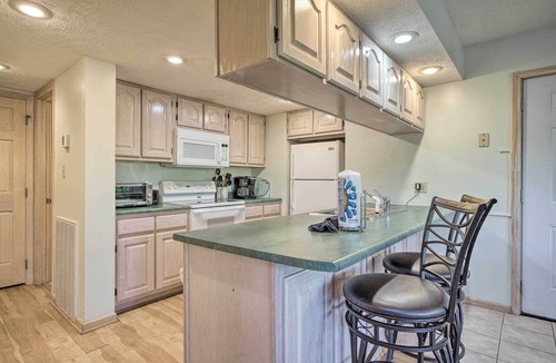 Pigeon Forge Cottage | Hot Tub & Private Deck: Rustic Pigeon Forge Cabin