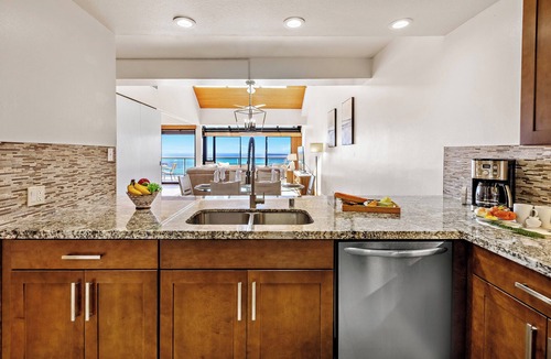 Kahana Condo | Incredible Oceanfront Corner Penthouse, 3B/3Ba, 2700 sq ft, NEW remodel!