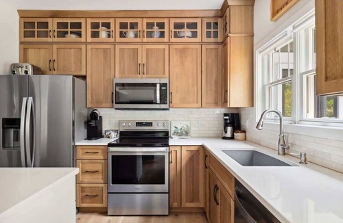 Union Pier House | Juniper Presents: Uber-Stylish Home - Private Beach Access&Fire Pit