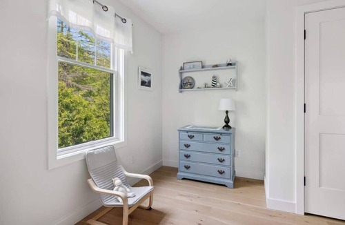 Union Pier House | Juniper Presents: Uber-Stylish Home - Private Beach Access&Fire Pit