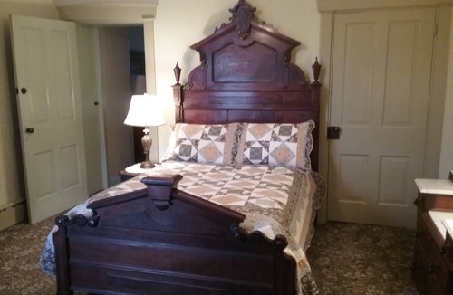 Ronks House | Large Brick Farmhouse located close to Lancaster County Attractions