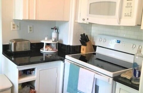Alden House | Lazy Dayz Cottage by Torch Lake - Kid Friendly