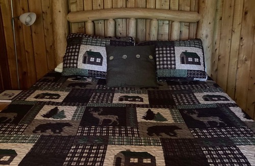 Williamsburg Cabin | Lodge Sleeps 10 People - 4.5 miles to Traverse City Horse Shows