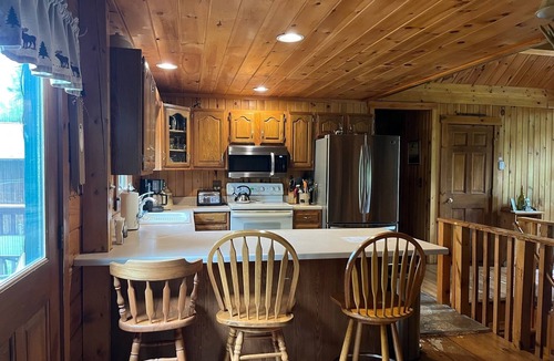 Brownsville Cabin | Log Cabin home with Mt Ascutney views and pool table
