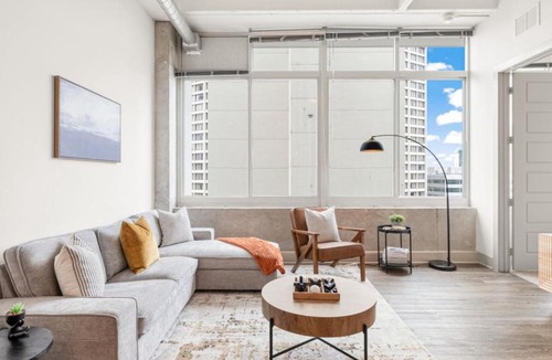 Peachtree Center Apartment | LUXE 2BR Condo with Downtown ATL view