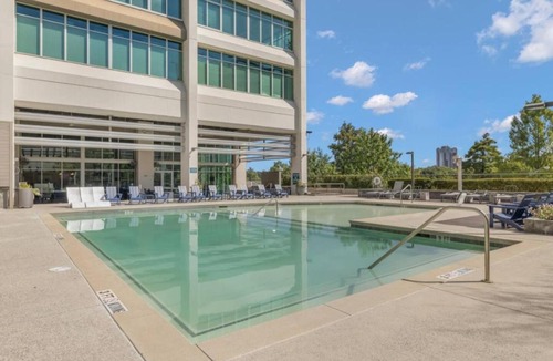 Peachtree Center Apartment | LUXE 2BR Condo with Downtown ATL view