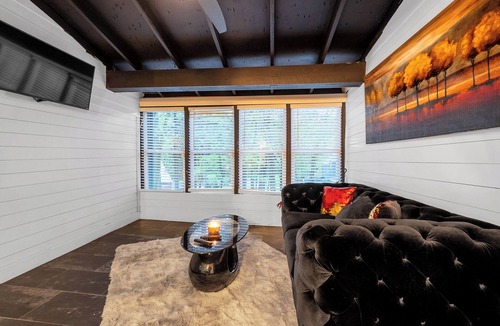 Stone Mountain House | Luxurious Hidden Gem