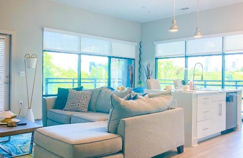 Midtown Apartment | Luxurious Midtown 2Bed2Bath with sweeping skyline views