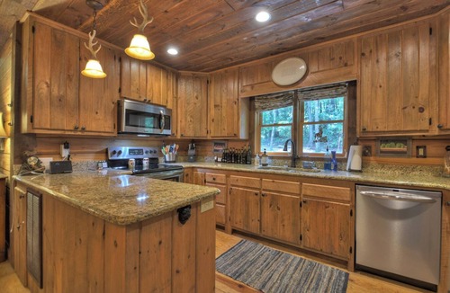 Cashes Valley Cabin | Luxury 3-bedroom cabin in charming Blue Ridge