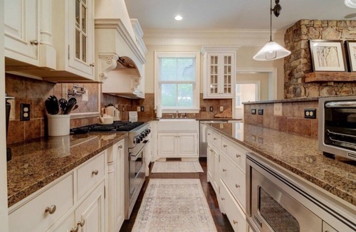 Hot Springs House | Luxury Mountain Farmhouse walking distance to The Omni Homestead Resort