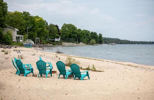 Traverse City House | M22 & You Beach Sauna AC